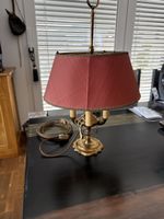 Antike Tischlampe aus Messing mit Stoffschirm Vintage