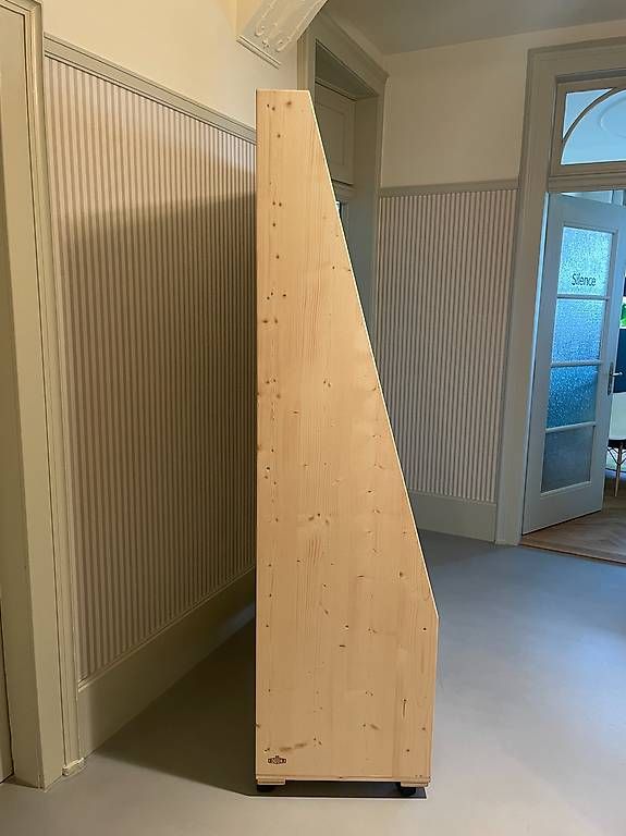Panchine: Massgefertigte Sitzbank mit Whiteboard und Rollen – Usato da Bern venduto da bvmberatung 2