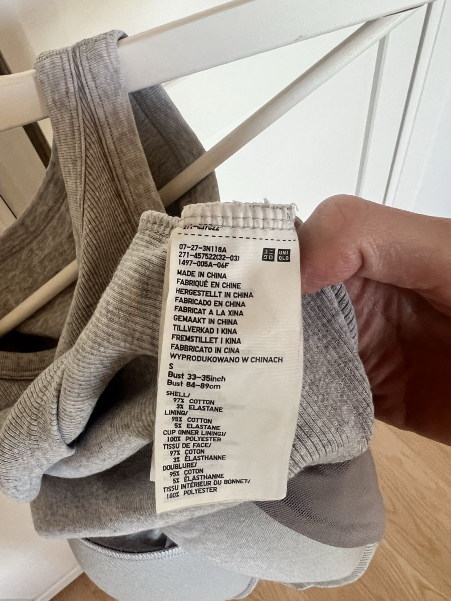 Top: Top brassière intégrée gris UNIQLO  – Usato da  venduto da  2