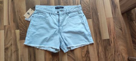 Süsse kurze Jeansshorts von QUIKSILVER, Gr. 30