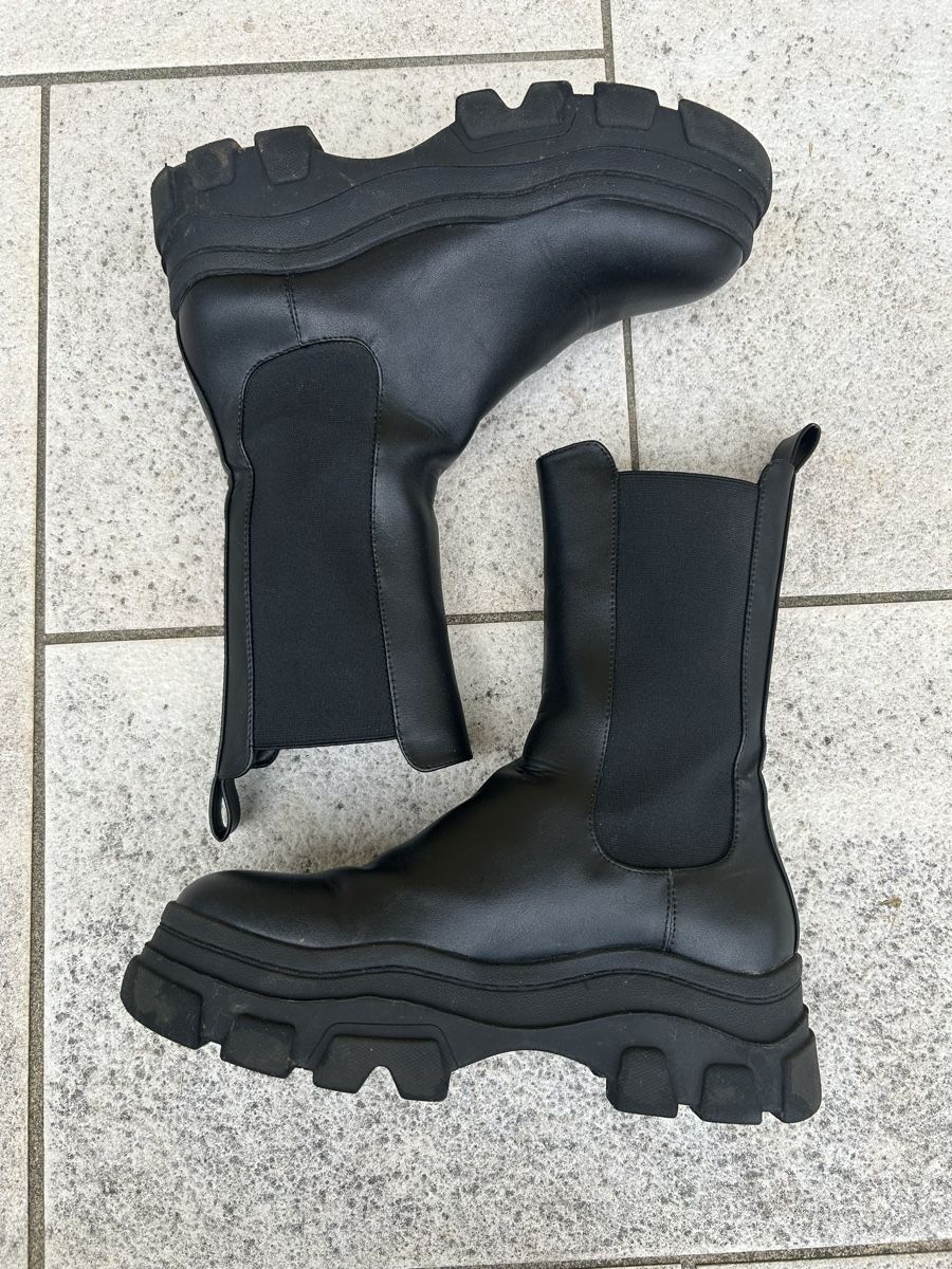Bershka Scarpe da donna: Black boots – Nuovo (secondo la descrizione) da Arzo venduto da val_55vd