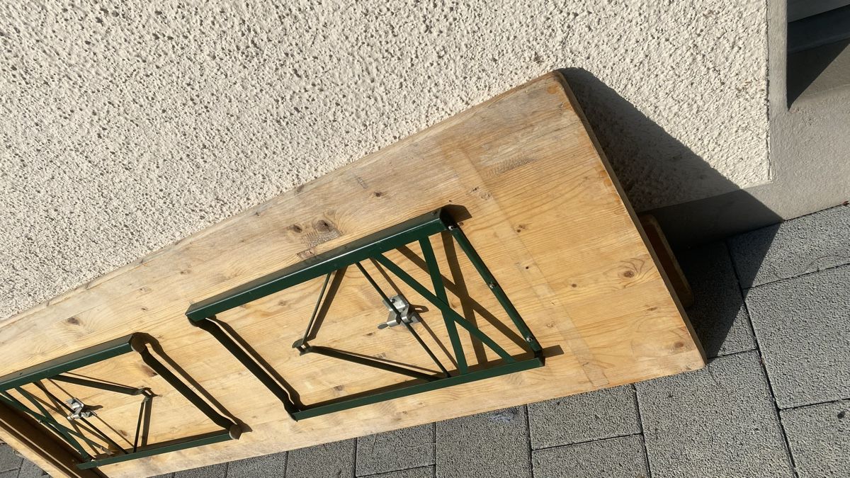 Tischset: Festbankgarnitur – Gebraucht aus Wauwil von Shine24 3