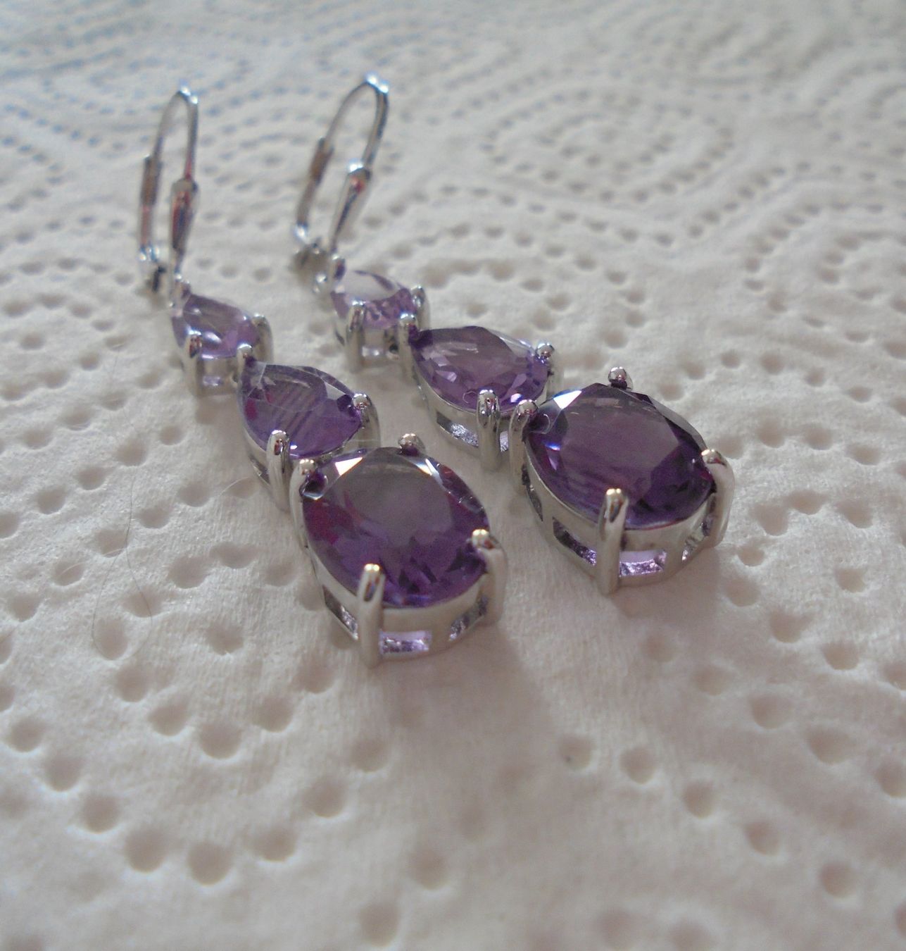 Orecchini pendenti & Orecchini a lobo: Echtschmuck: Amethyst-Silberohrringe – Nuovo (secondo la descrizione) da Zuchwil venduto da maumauchi 9