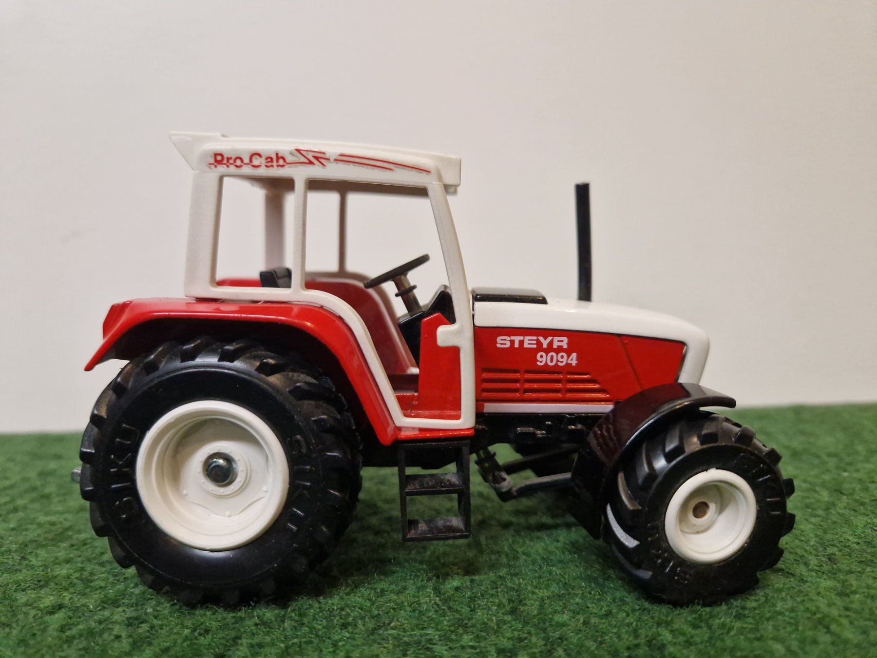 Siku Spielzeuge: Steyr 9094 Traktor von Siku mit Anhänger 1:32 – Gebraucht aus Thun von ZweifelChipss 7