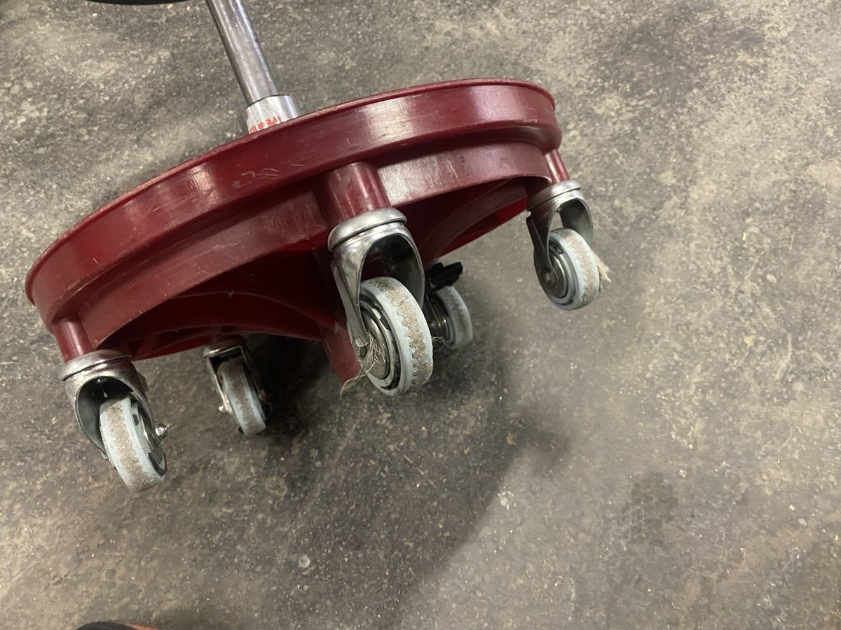 Tutti gli attrezzi: Profi Werkstatthocker ab 1.- – Usato da Wabern venduto da HK-Design 2