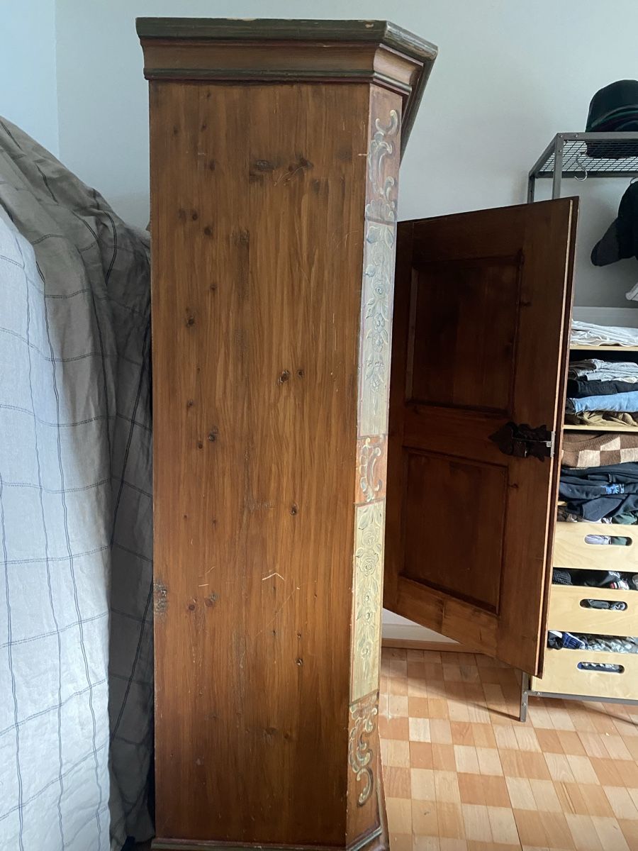 Schränke: Altes Bauernschrank bemalt – Defekt aus Zürich von DawaChi 1