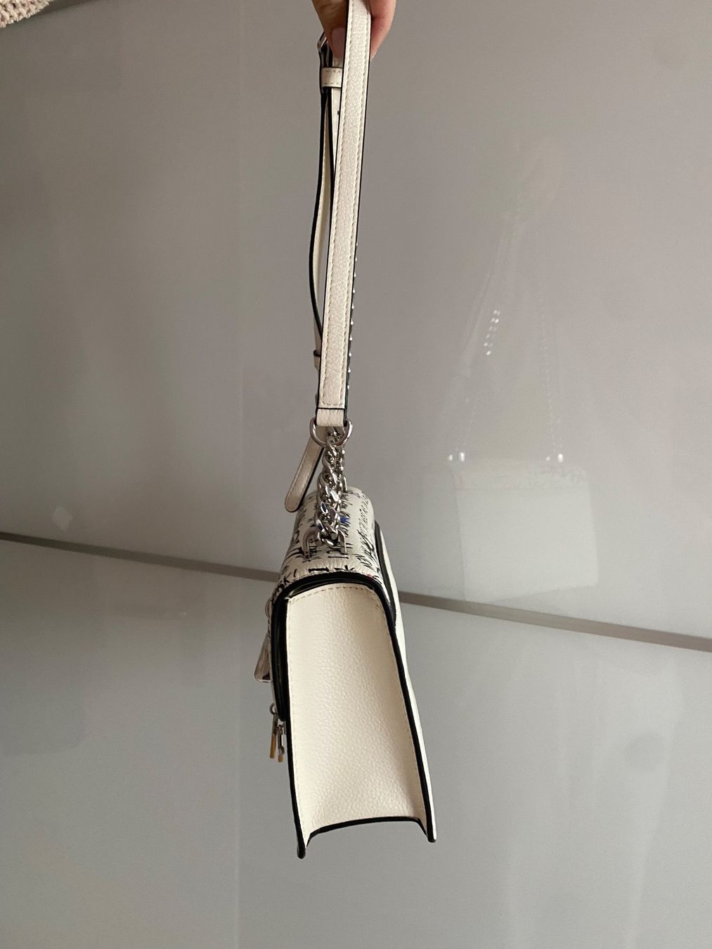 DKNY Taschen für Damen: DKNY ELISSA Umhängetasche – Gebraucht aus Gossau SG von julija_01 4