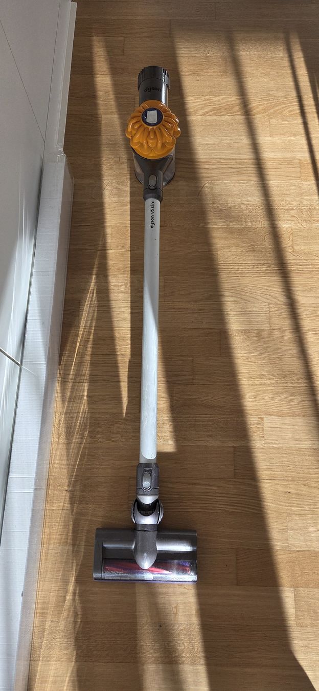 Dyson Staubsauger & Zubehör: Dyson v6 – Gebraucht aus Menziken von Rose050