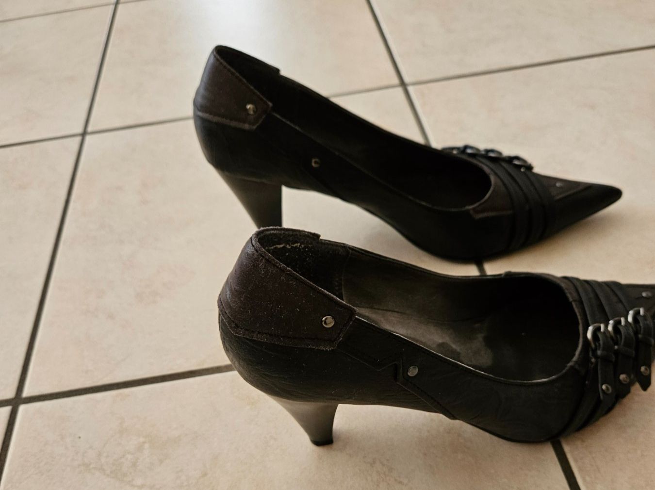 Chaussures femmes: Escarpins – D'occasion à Chavannes-près-Renens par DorotheeDemeester 1