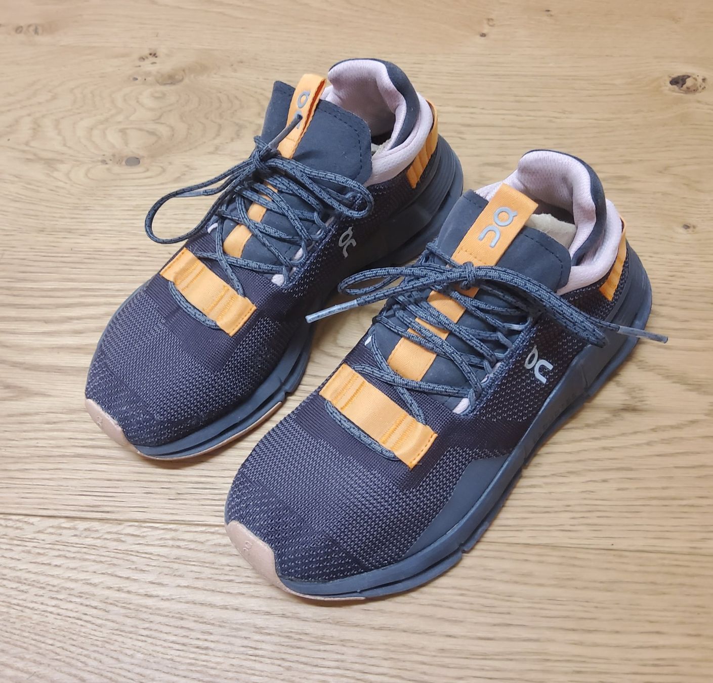 On Chaussures femmes: On Cloud Laufschuhe, Sneaker – D'occasion à Naters par 3904Naters
