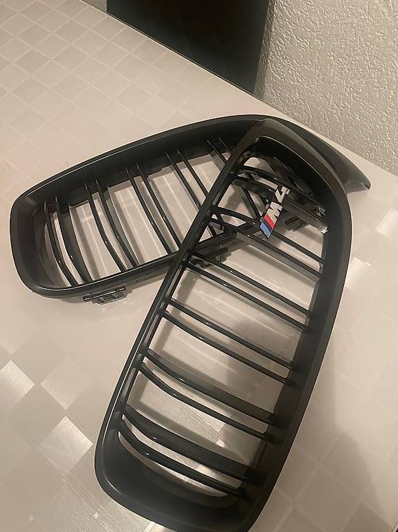 Alle Autoersatzteile: Original Frontgrill für BMW M3/M4 – Gebraucht aus Winterthur von lum_nk7g 1