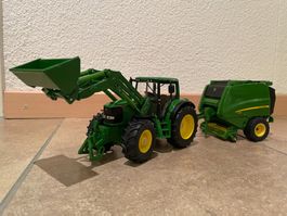 SIKU John Deere 6820 mit John Deere Presse 990