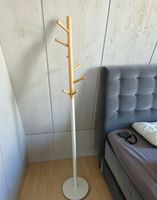Minimalistischer freistehender Kleiderständer / Garderoben