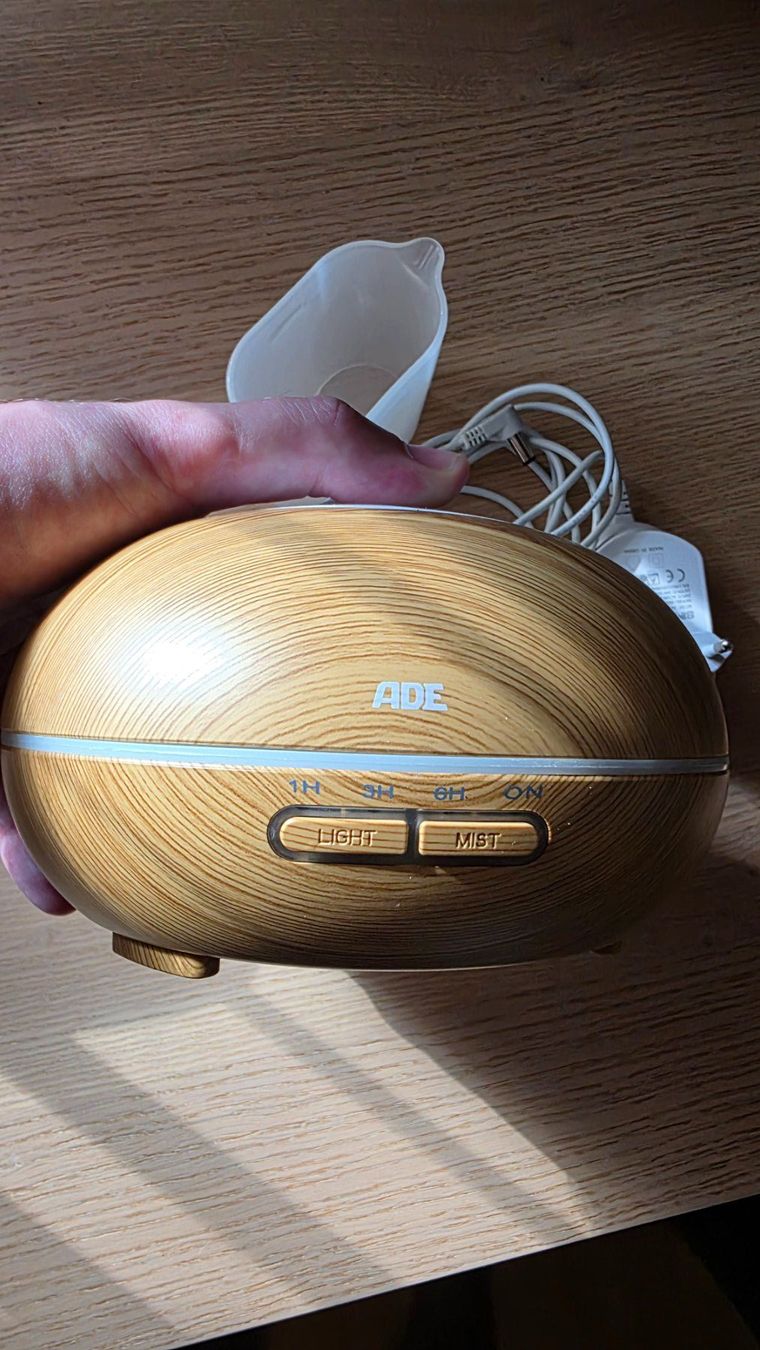 Duftöldiffusoren: Diffuseur d'arômes ultrasonique ADE HM1902 avec éclairage – Gebraucht aus Attalens von Mishanya 1