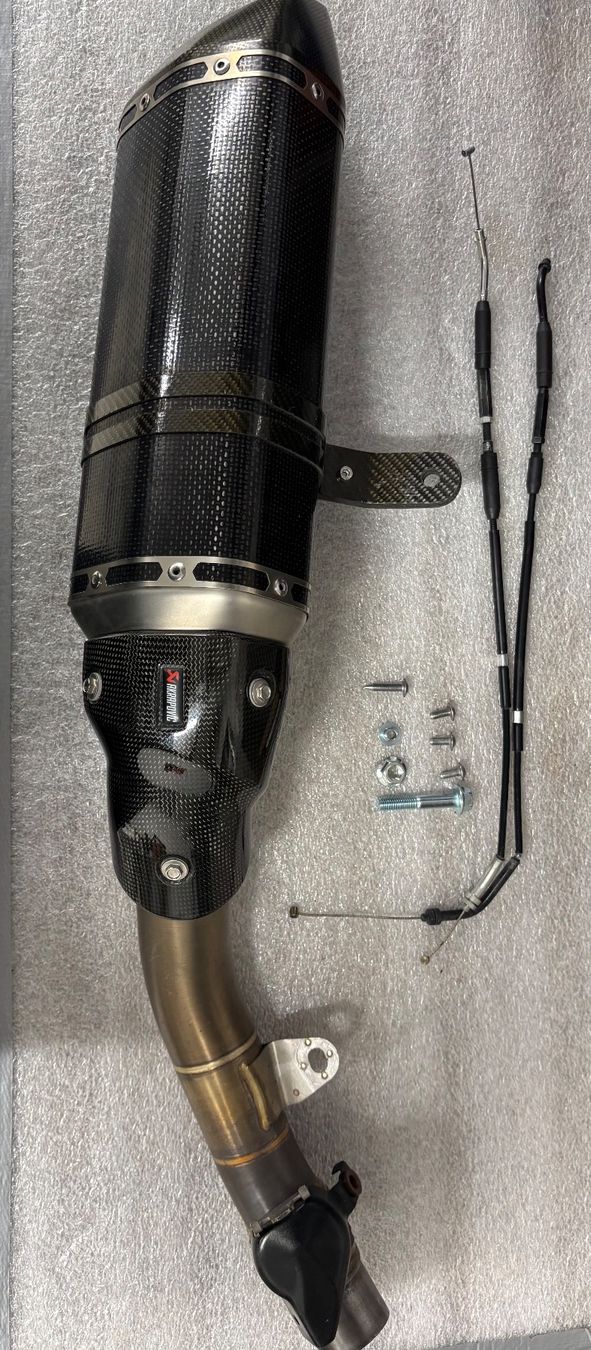 Kawasaki Sistemi di scarico: Kawasaki Z800 Akrapovic Auspuff – Usato da Winterthur venduto da V-Maxxx 1