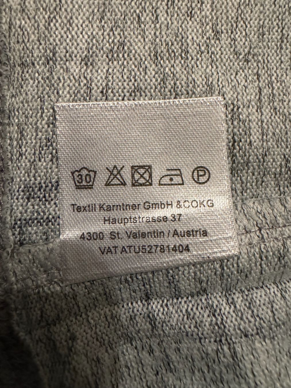 T-Shirts: Gemustertes Langarm-Shirt, Polyester, Österreich, Grösse L – Gebraucht aus Oberrieden von pet_n2c2 1