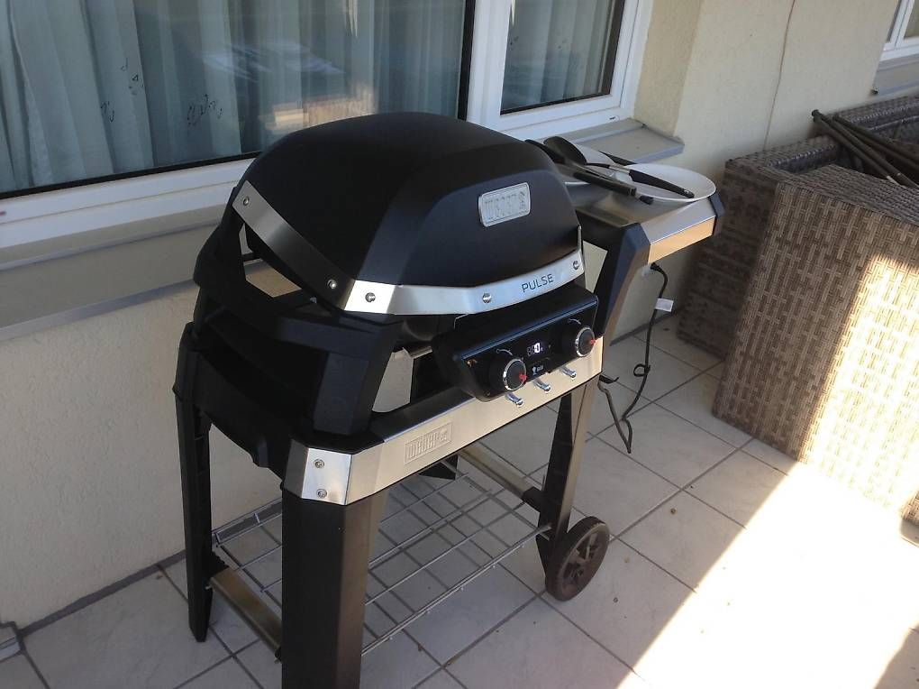 Grils: Weber Elektrogrill Pluse 2000 mit Rollwagen – D'occasion à Luzern par nic_z255