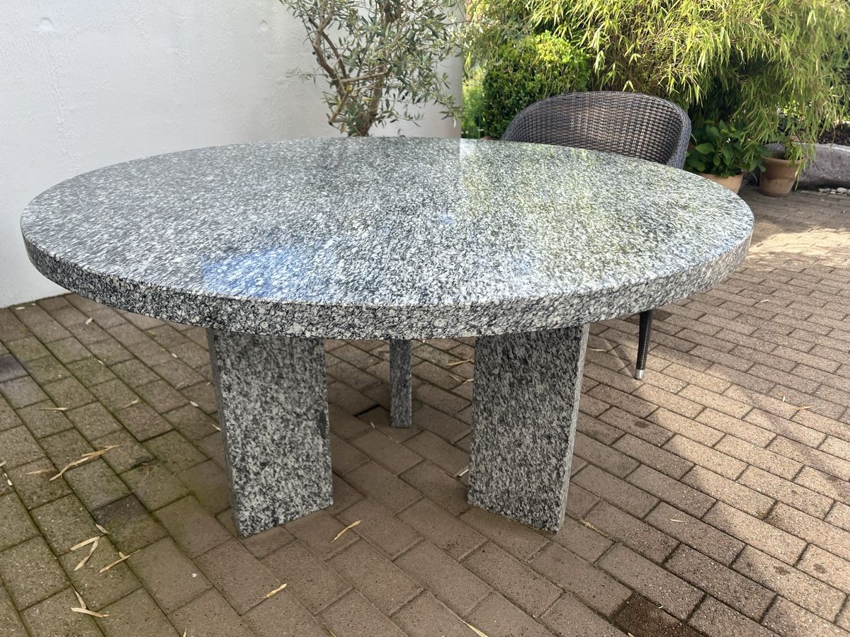 Tavoli: Granit-Gartentisch – Usato da Hedingen venduto da johsaan