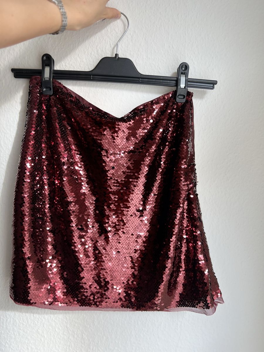 H&M Gonne: H&M bordeaux sequined skirt – Usato da Basel venduto da kar_5fvf