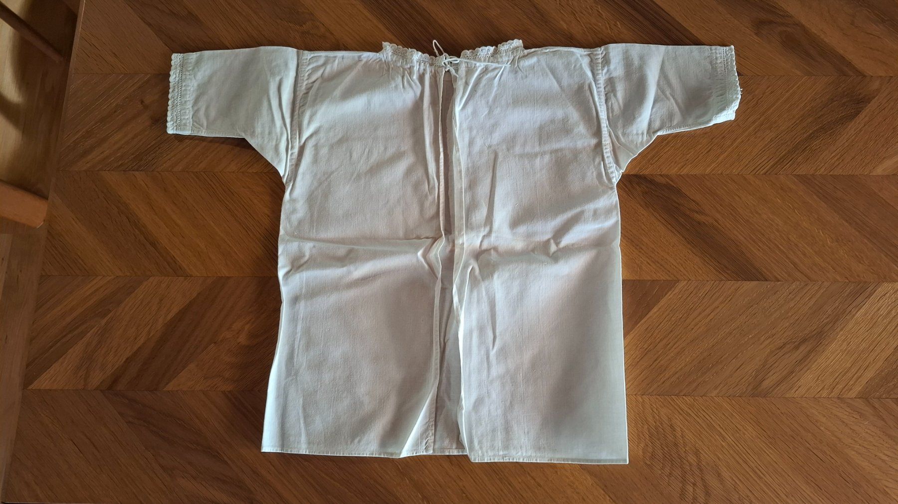 Chemises, T-shirts & Polos: 2 ANTIKE KINDERHEMDEN, SCHLÜTTLI – D'occasion à Grüningen par Kartensammler 2