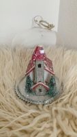 Weihnachtskugel mit Häuschen