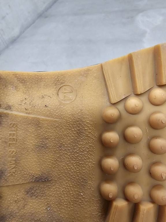 Scarpe da uomo: Scarponi imbottiti 44 – Usato da Giubiasco venduto da ton_vpl7 4