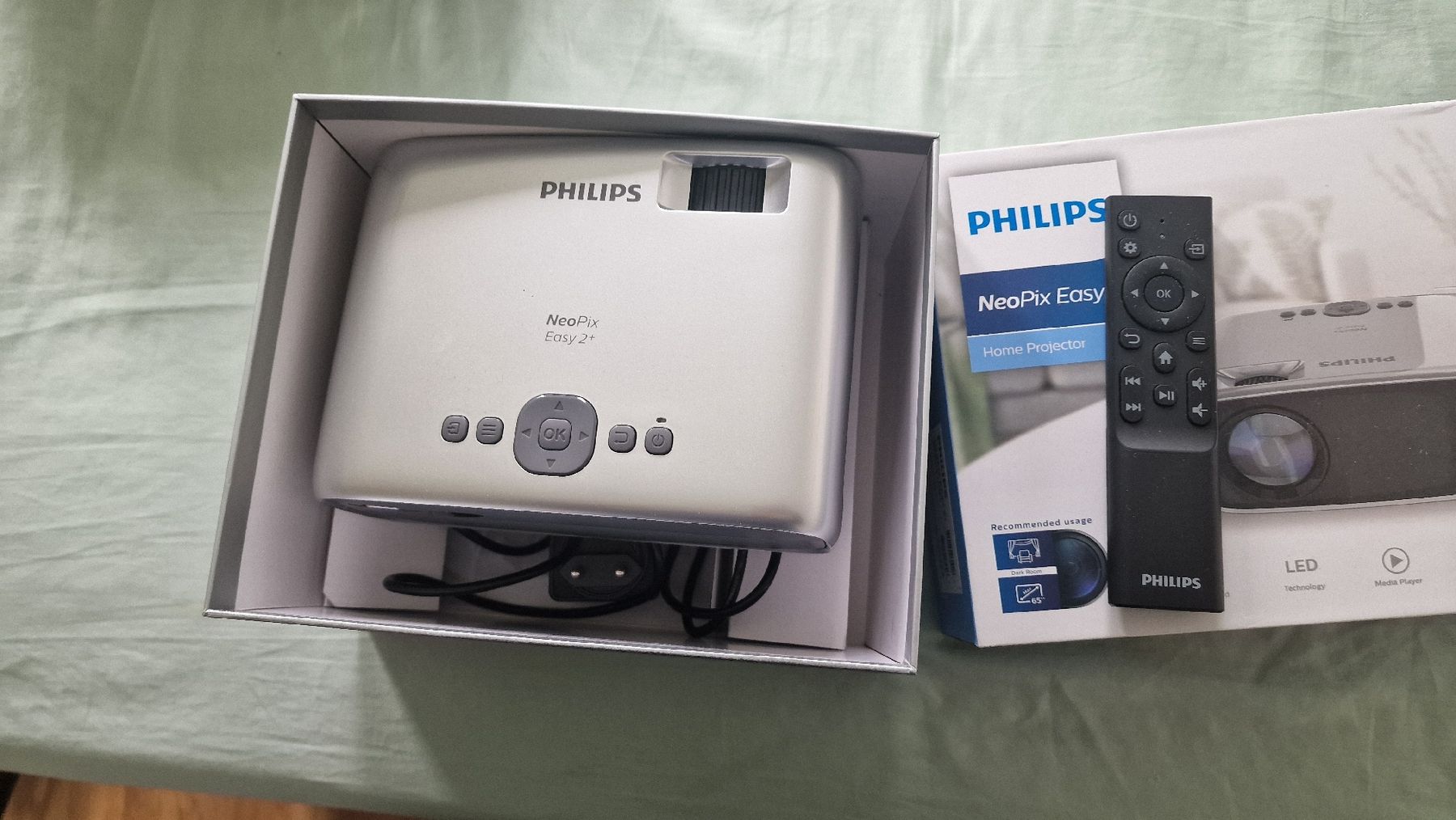 Philips Proiettori: Philips NeoPix Easy 2+ Projector with Tripod Stand – Usato da Muri AG venduto da MrsRami 1