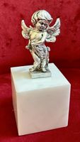 Hübsche Engel Statue aus versilberten Zinn, auf Marmorsockel