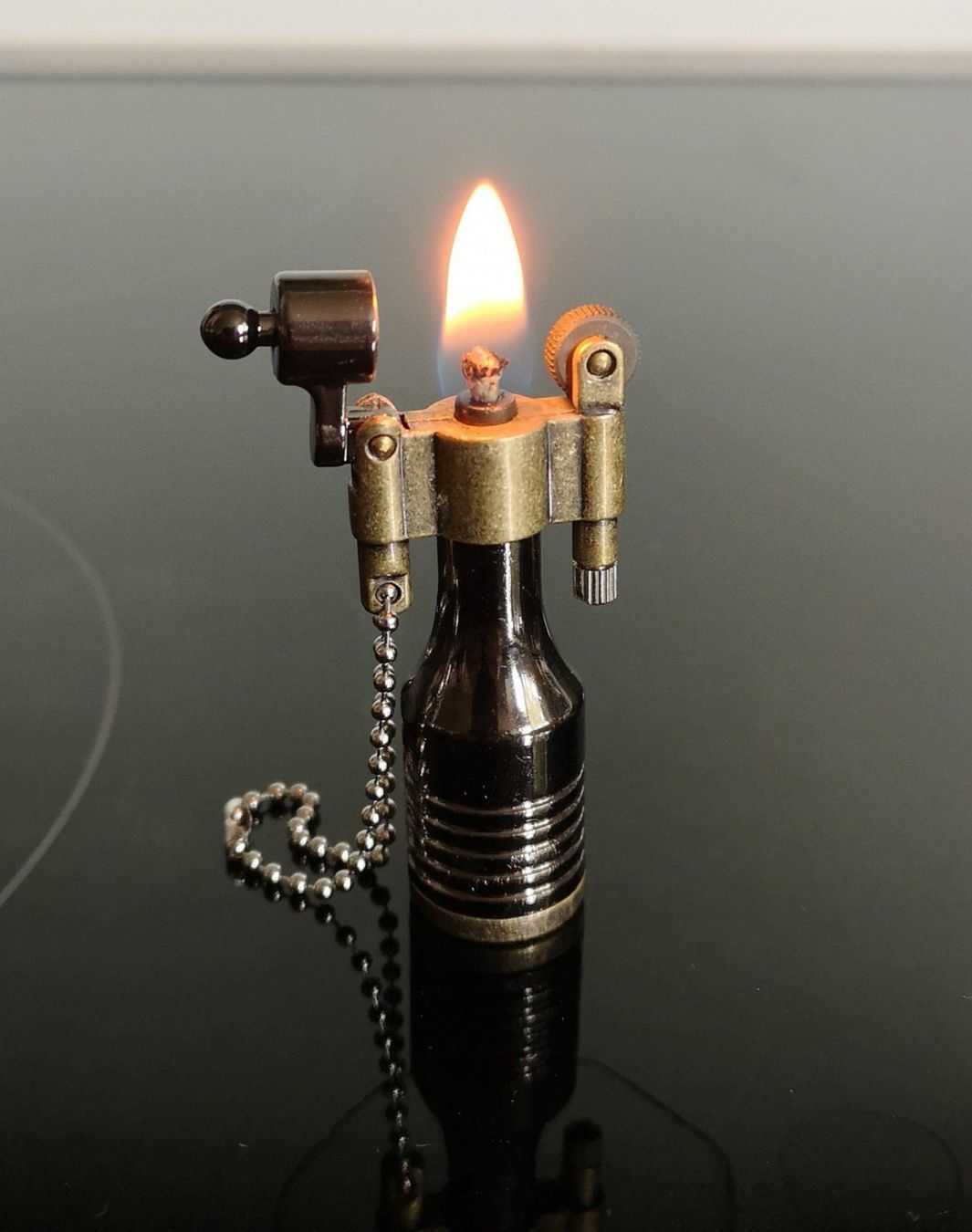 Accendini: Tolles Retro Feuerzeug – Nuovo e nell'imballaggio originale da Herzogenbuchsee venduto da Melissa110