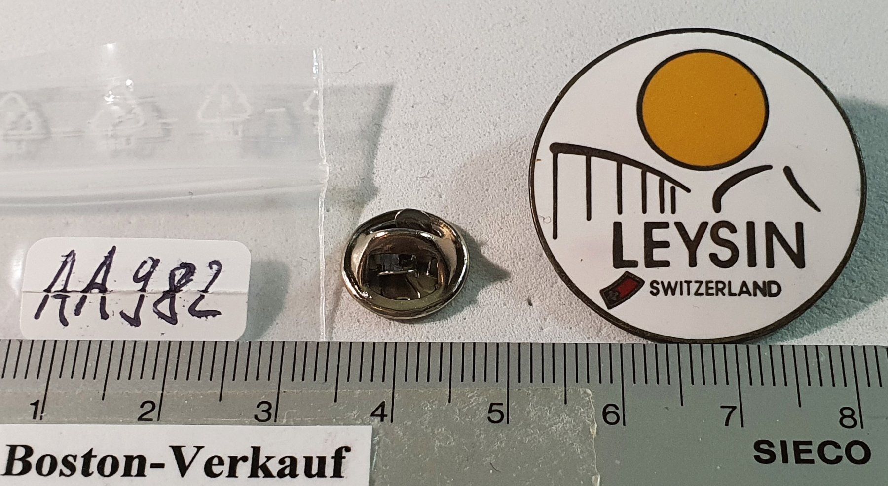 Placchette & Badge: AA982 - Pin LEYSIN Switzerland – Usato da Reinach BL venduto da Boston-Verkauf 1