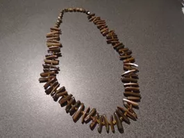 Kette braun, Stäbchen