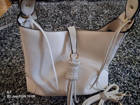 Damen Handtasche weiss Kunstleder mit Fransen und Riemen
