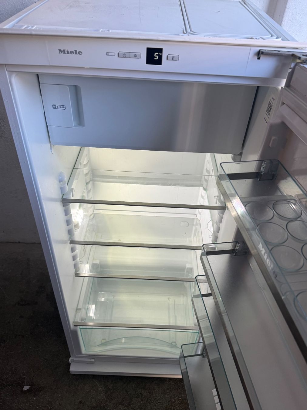 Miele Frigoriferi: Miele A++ Einbaukühlschrank CH Norm 55cm – Usato da Kloten venduto da top2000 3