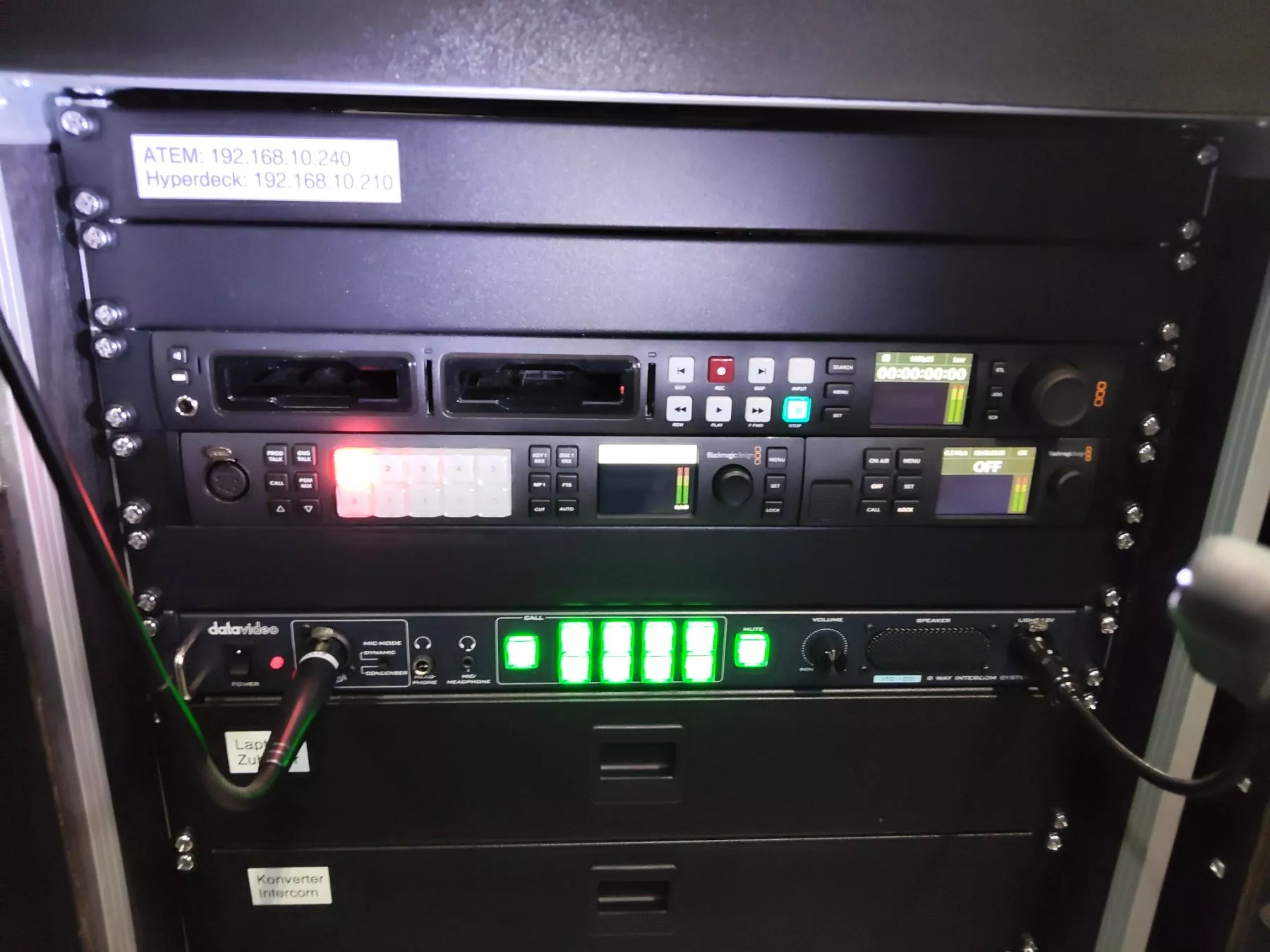 Wandhalterungen: Mobile Videoregie 19" / streaming setup / Blackmagic – Gebraucht aus Chur von san_k6zc 2