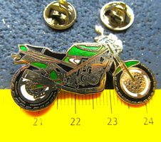 SUZUKI MOTORRAD 2NÄGEL PIN ENAMEL