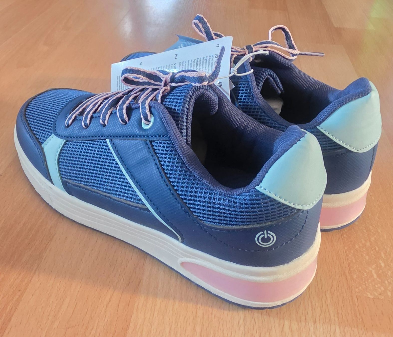 Chaussures hommes: Sneaker mit LED Gr.36 | NEU – Neuf avec emballage d'origine à Gerlafingen par SiM_sch 1