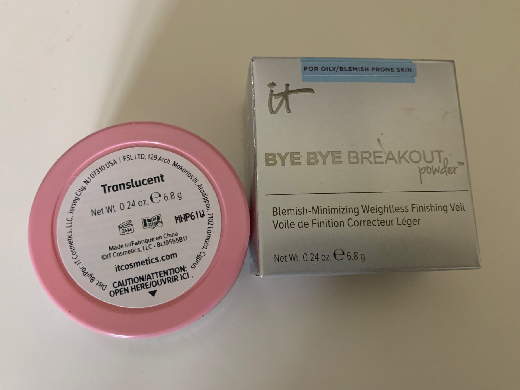 Make-up: IT COSMETICS BYE BYE BREAKOUT POWDER Translucent, 6,8g..Voll – Gebraucht aus Zürich von deruja 2