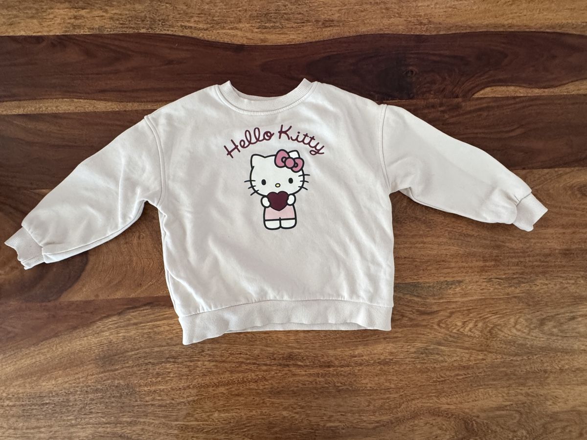 H&M Pullover & Sweatshirts: 🌈🎀Hello Kitty Pullover Gr. 98🎀🌈 – Gebraucht aus Glattpark(Opfikon) von Pink1919