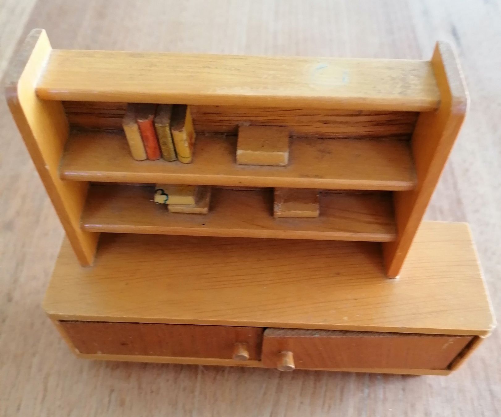 Case e mobili per bambole: Alte Puppenhausmöbel Retro – Usato da Schötz venduto da Gisre 3