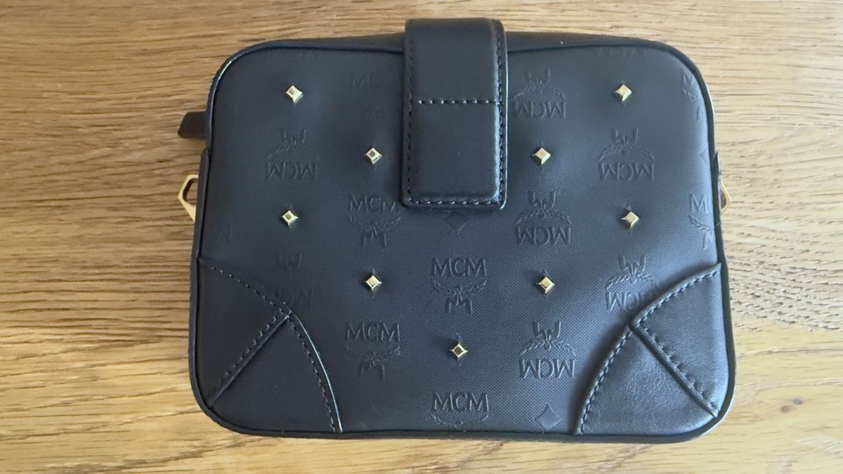 Mcm Borse: MCM Black Coated Canvas and Leather Studded Camera Bag – Nuovo (secondo la descrizione) da Dübendorf venduto da Dave702 2