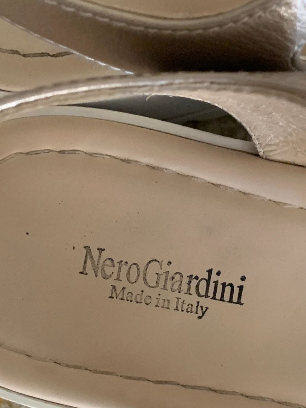 Scarpe da donna: Sandales NeroGiardini plateforme dorées état correct – Usato da Glion venduto da egi_wqj7 2