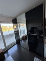 Kleiderschrank mit Schiebetüren schwarz & Spiegel