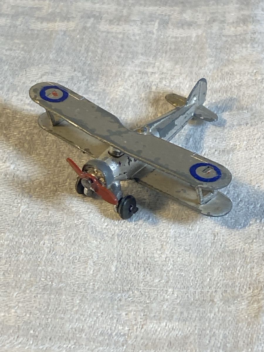 Dinky Toys Kit di modellismo & Modellini statici: 3 biplans Gloster Gladitor 1937 réf.60p cocardes anglaises – Usato da Bevaix venduto da Dominixx52 1