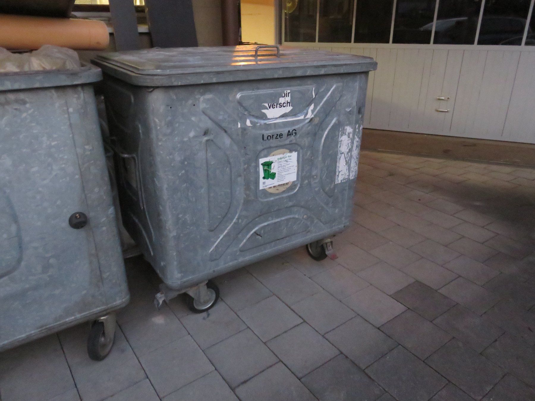 Autres articles bureau & commerces: Kehrrichtcontainer Güselcontainer 800lt – D'occasion à Baar par elsener69 1