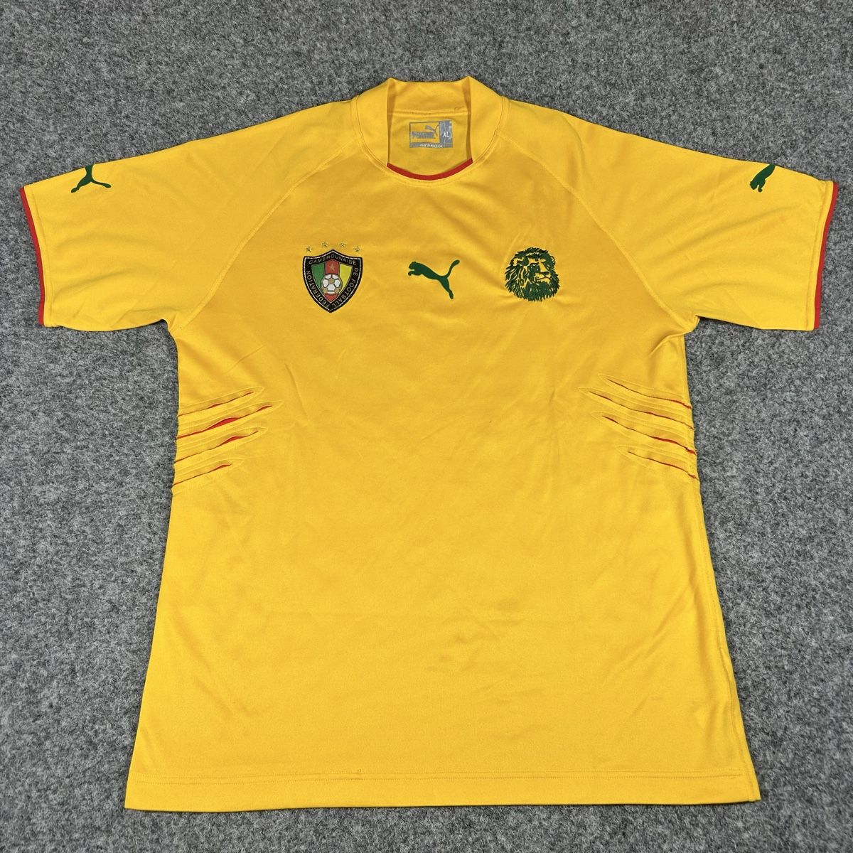 Puma T-shirt: Vintage jersey Cameroun puma  – Usato da La Sagne NE venduto da Matlasape