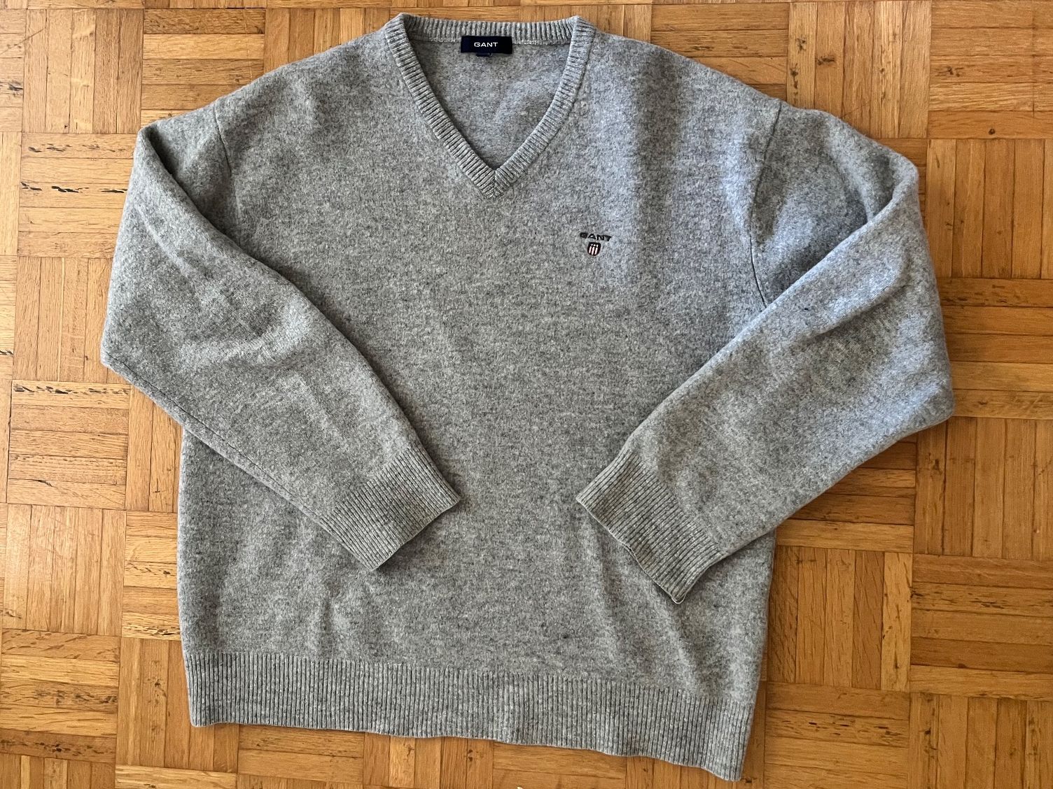 Gant Maglioni & Felpe: Gant Grey Wool Jumper/V Neck – Usato da Basel venduto da Iggy-5762