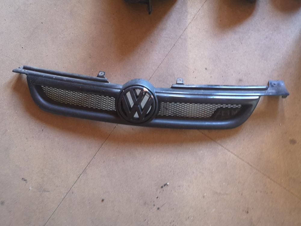 Original VW Kühlergrill 7H0853653 Für T5 (2003-2010) – Schwarz, Für PR-Code 2JB