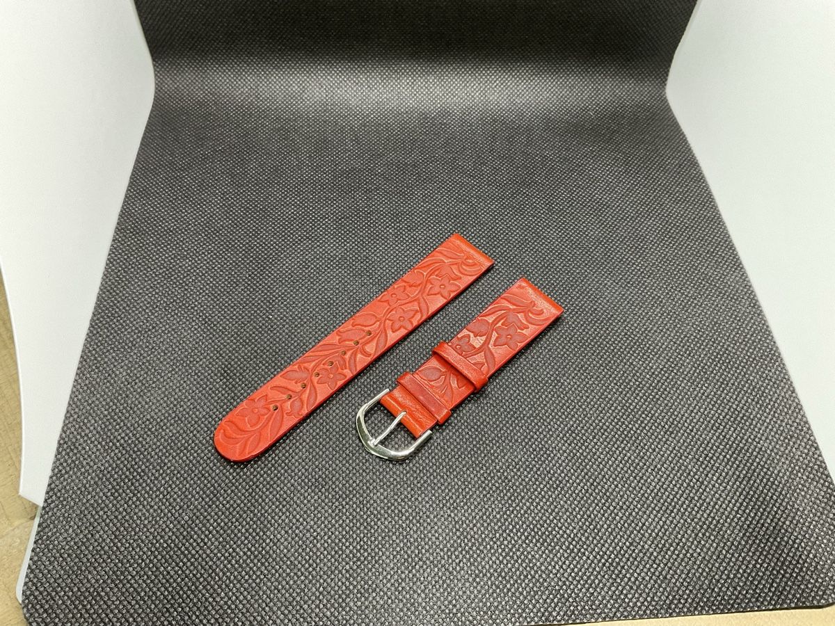 Bracciali & Braccialetti: Cinturino in pelle rosso 20mm – Nuovo (secondo la descrizione) da Pregassona venduto da TheWatchClub