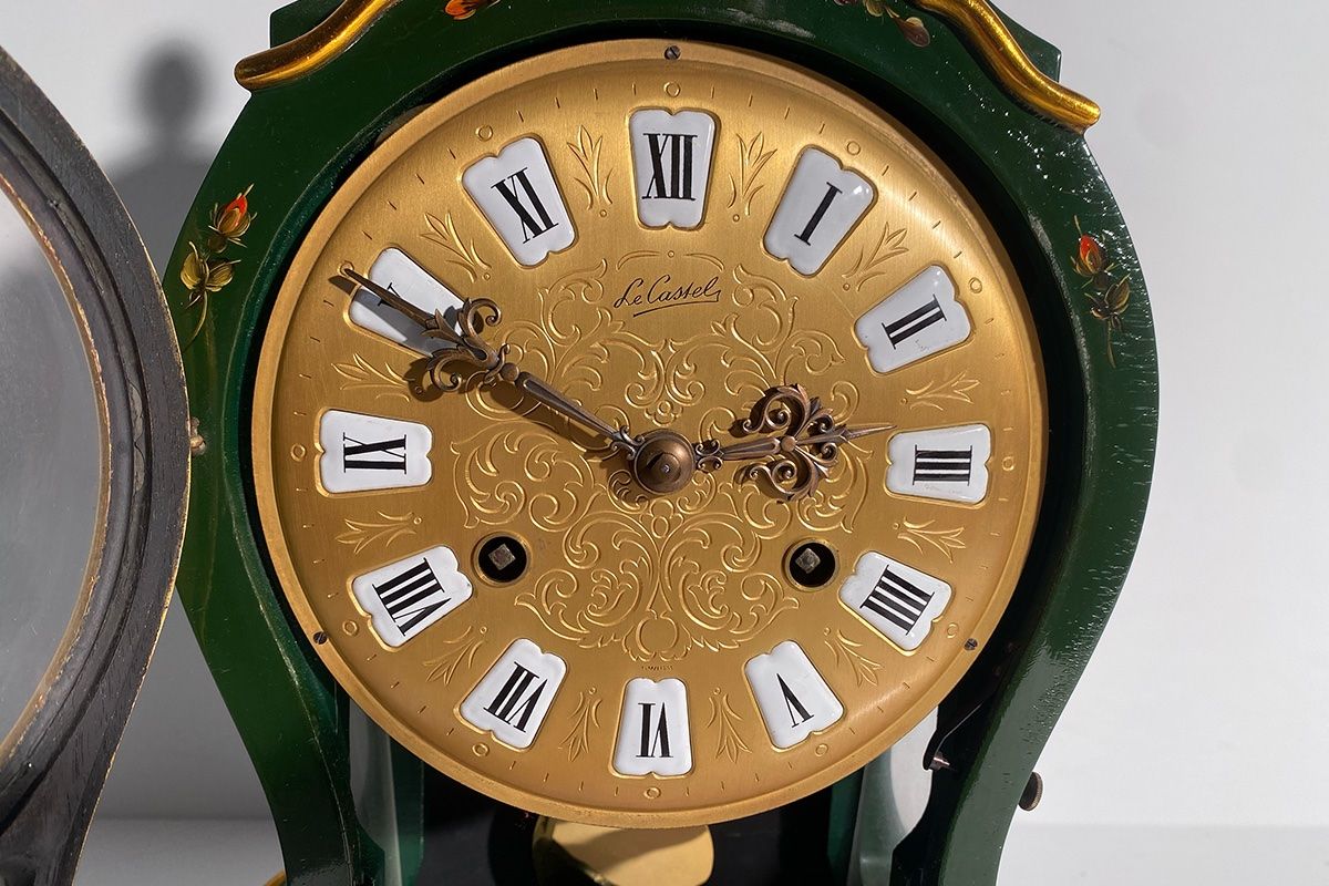 Orologi da terra & Orologi da parete: Antike Tischuhr " Le Castel  " - Kaminuhr - Pendule – Usato da Küssnacht am Rigi venduto da Brockenhaus-Rigi 1