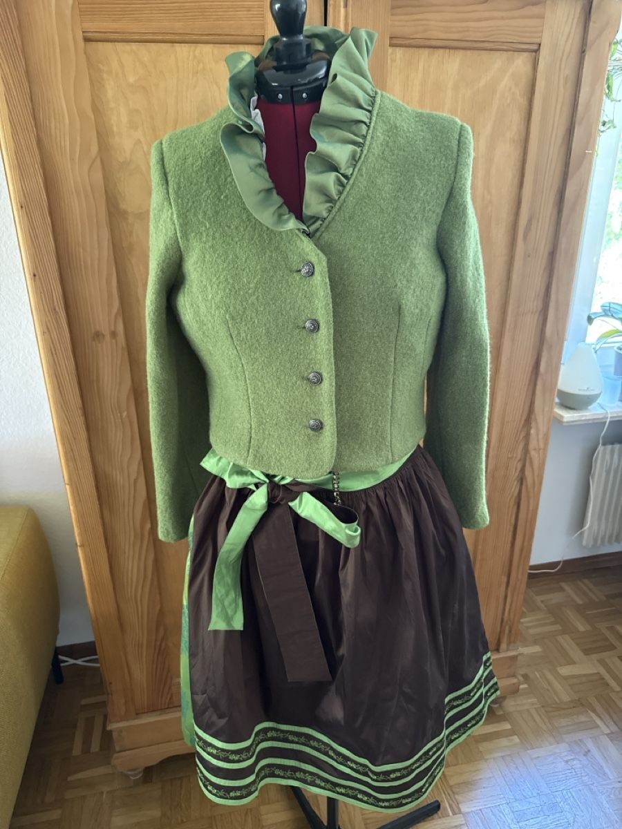Kleider: Dirndl Grösse 42 mit Bluse guter Zustand – Gebraucht aus Pratteln von EVA67 1